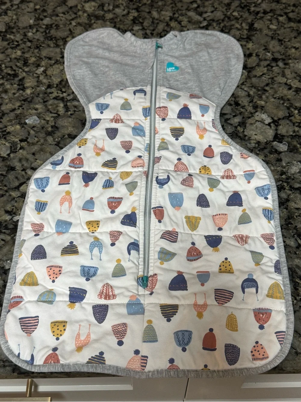 Love to dream swaddle 2.5 tog / small - Grey Trim with Multi-Color Hat Print